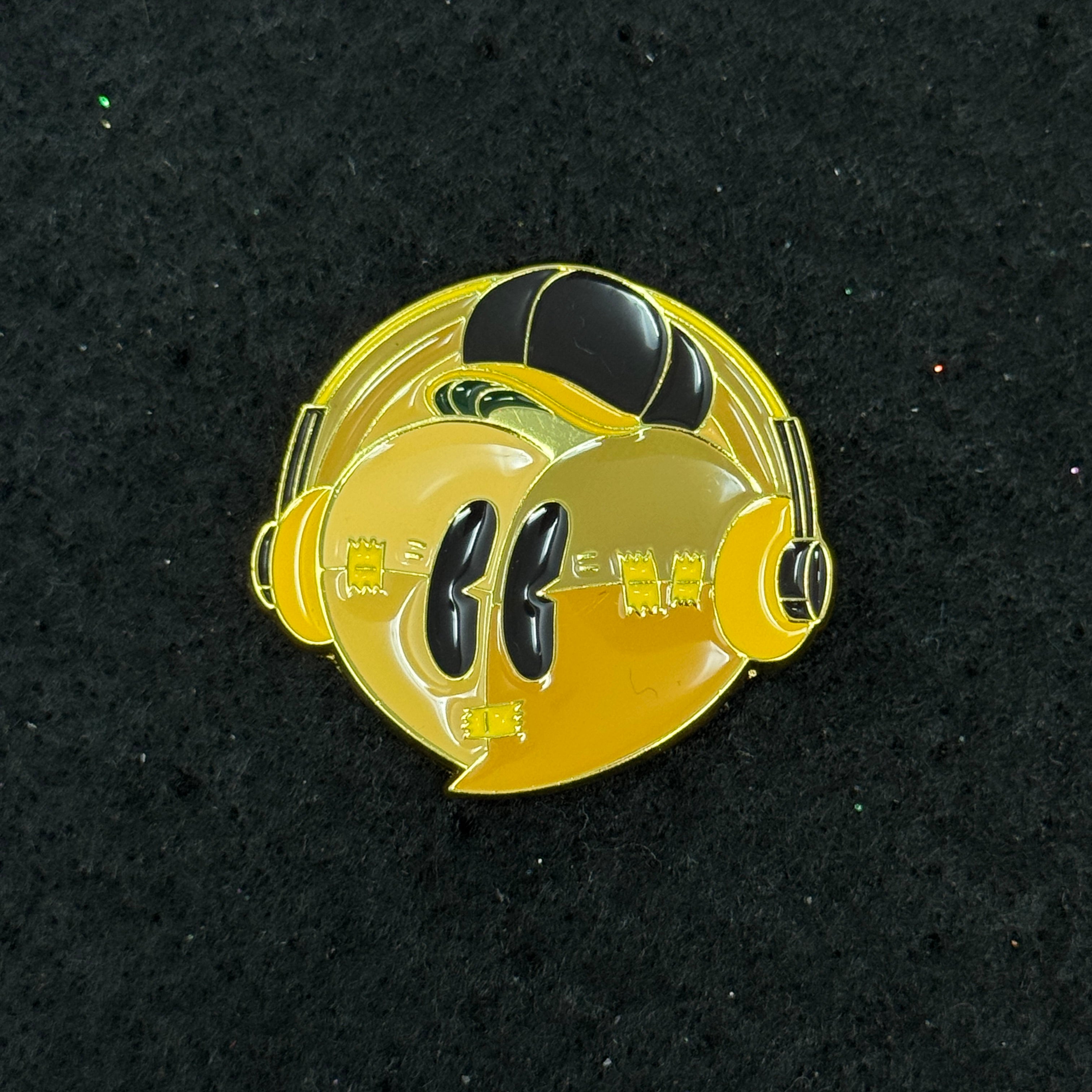 HatClub Aux Pack Heart Graphic Pin