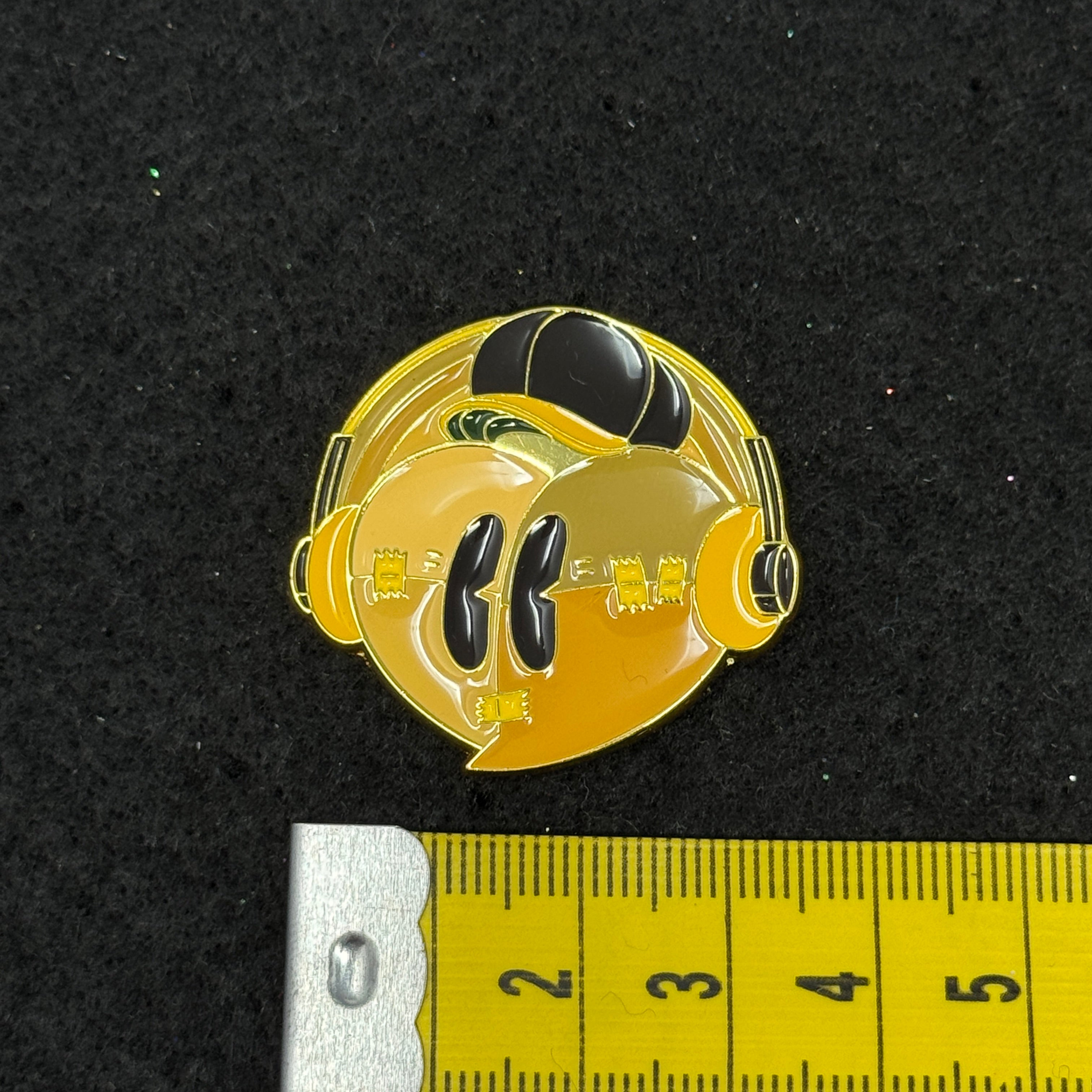 HatClub Aux Pack Heart Graphic Pin