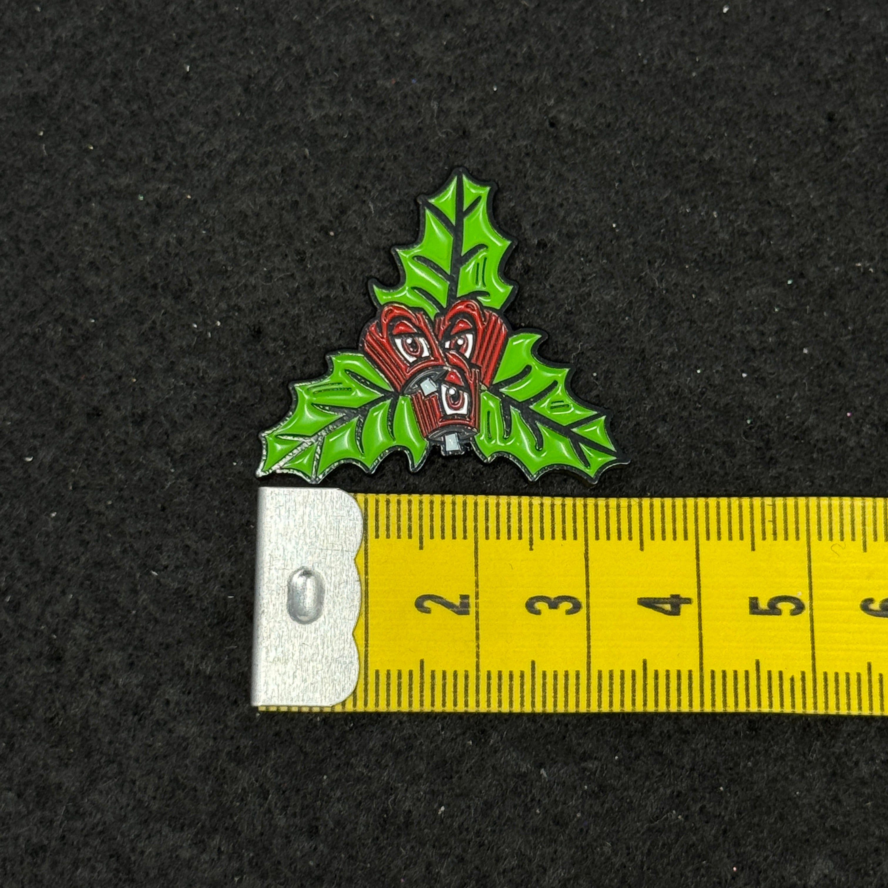 Umbrella Heights Green Wreath Christmas Graphic Pin