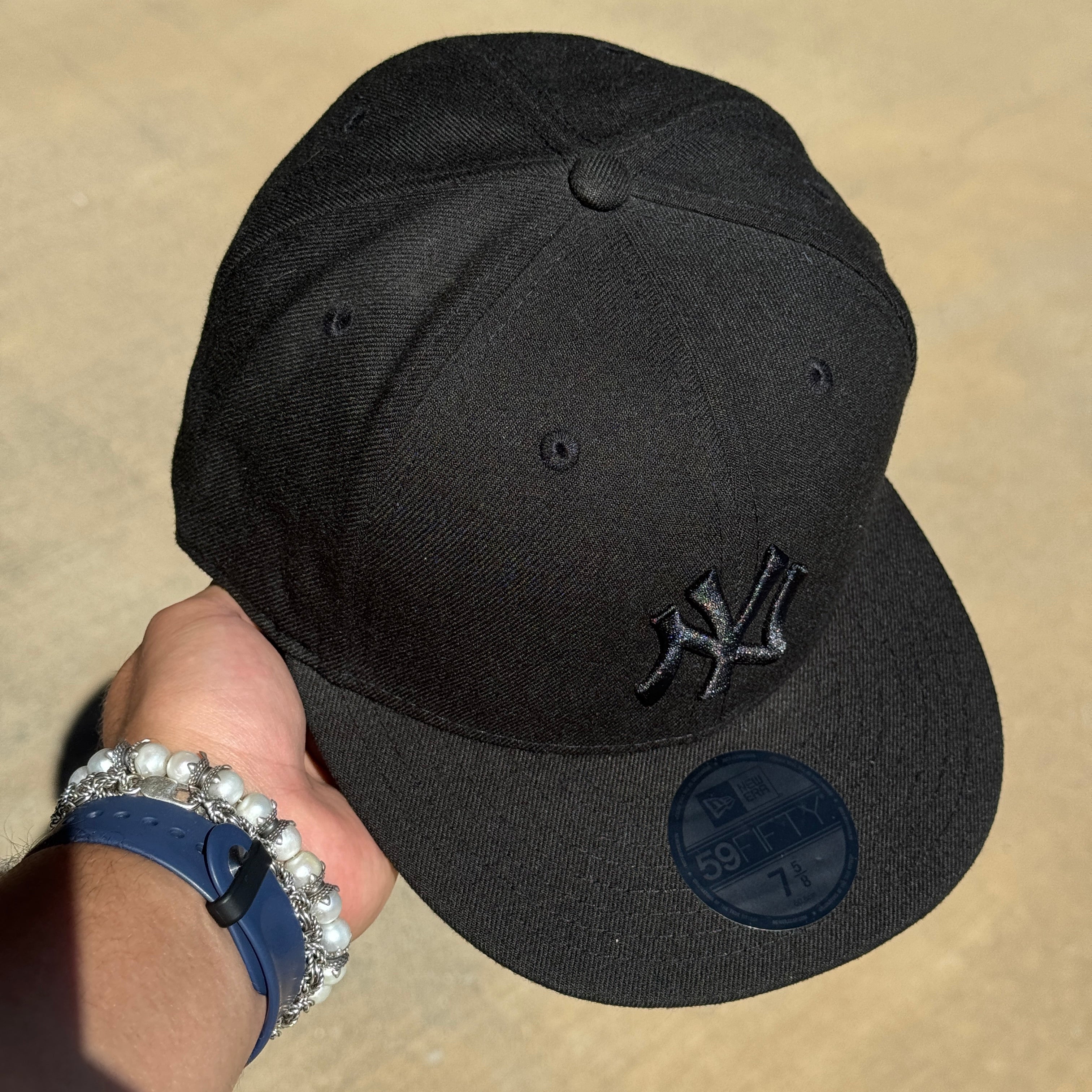 NWT 5/8 Black New York Yankees Simple Clean Dope 59fifty New Era Fitte –  Souf Crowns