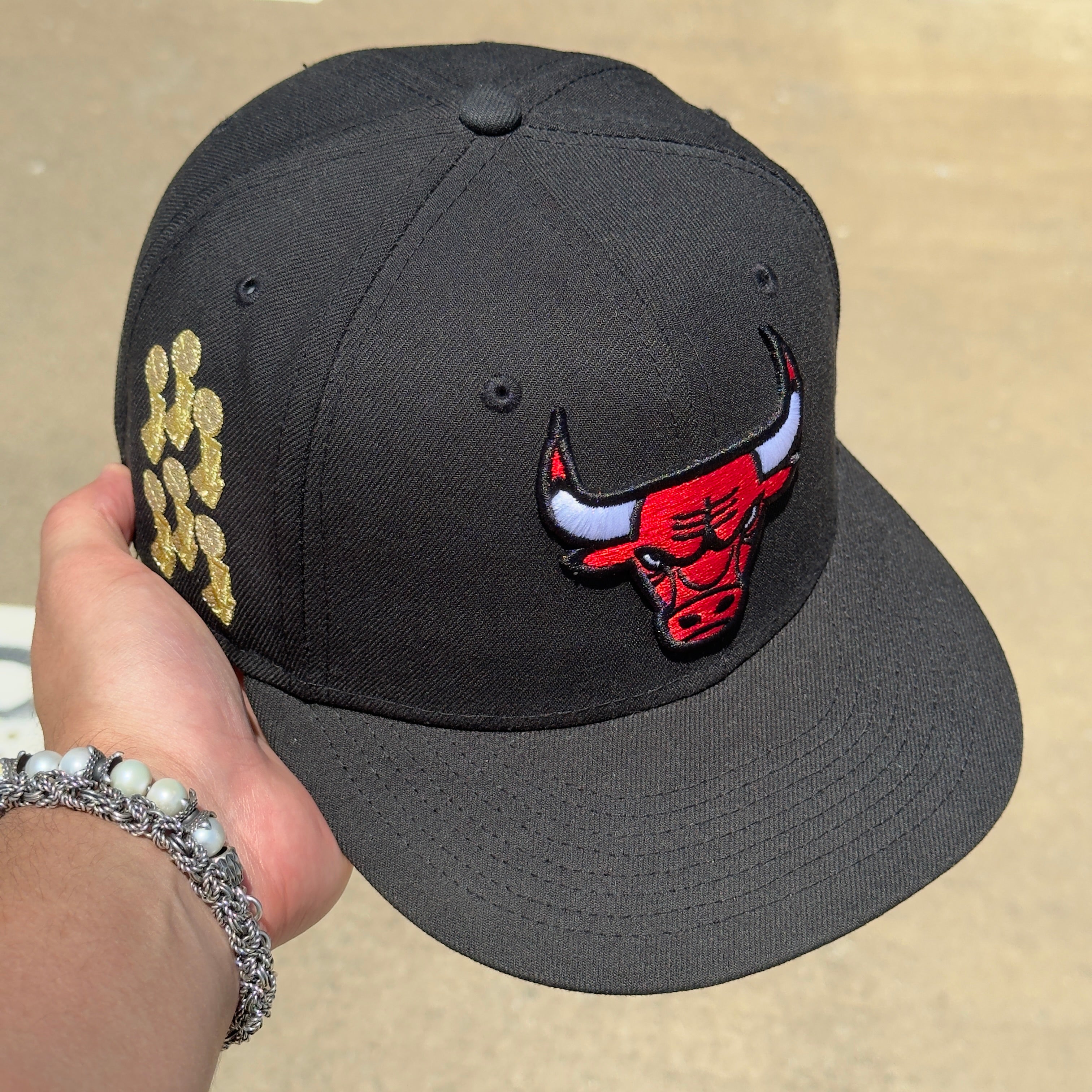 USED 1/2 Black Chicago Bulls NBA Pinky Trophy 59FIFTY New Era Fitted Hat