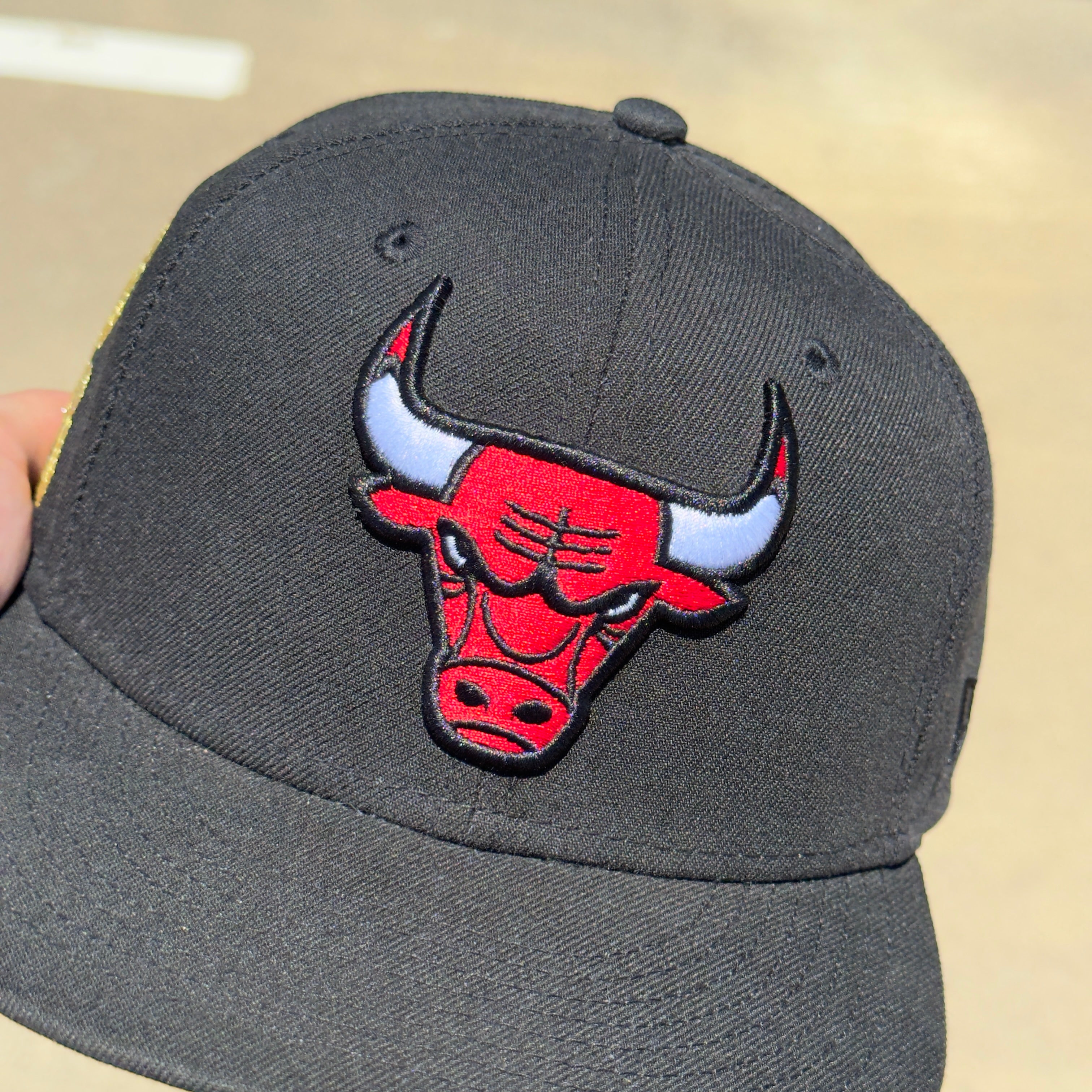 USED 1/2 Black Chicago Bulls NBA Pinky Trophy 59FIFTY New Era Fitted Hat