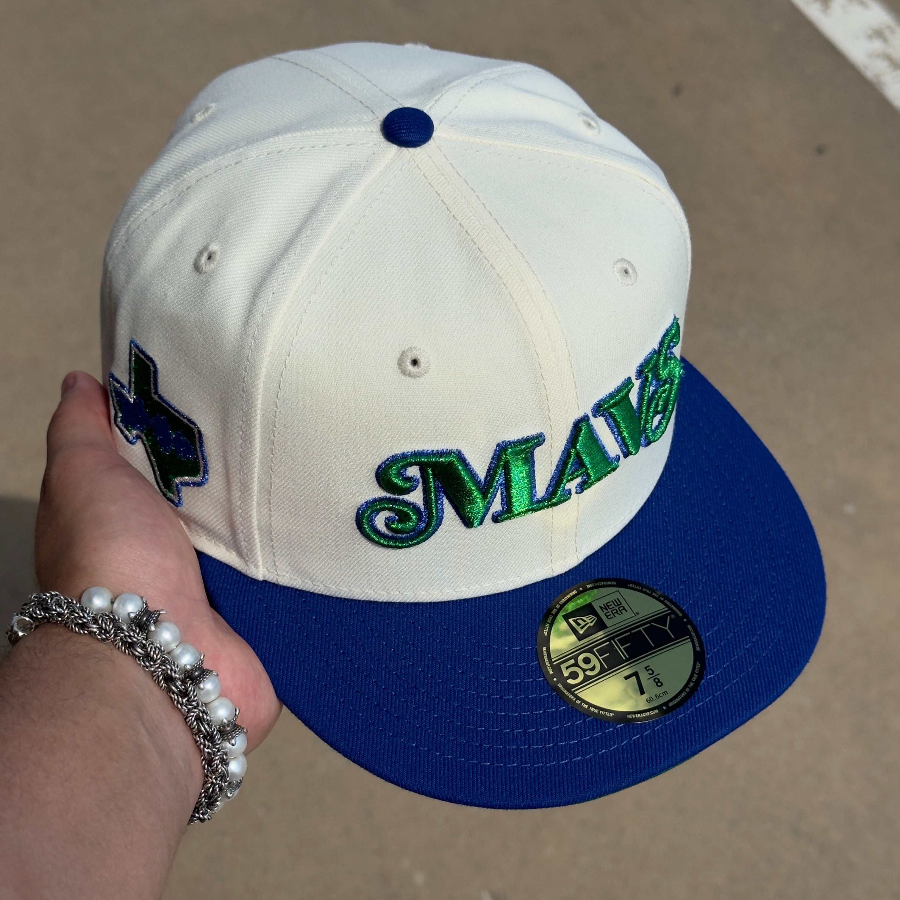 NEW 5/8 Chrome Dallas Mavericks Texas State Logo NBA 59fifty New Era Fitted Hat Cap