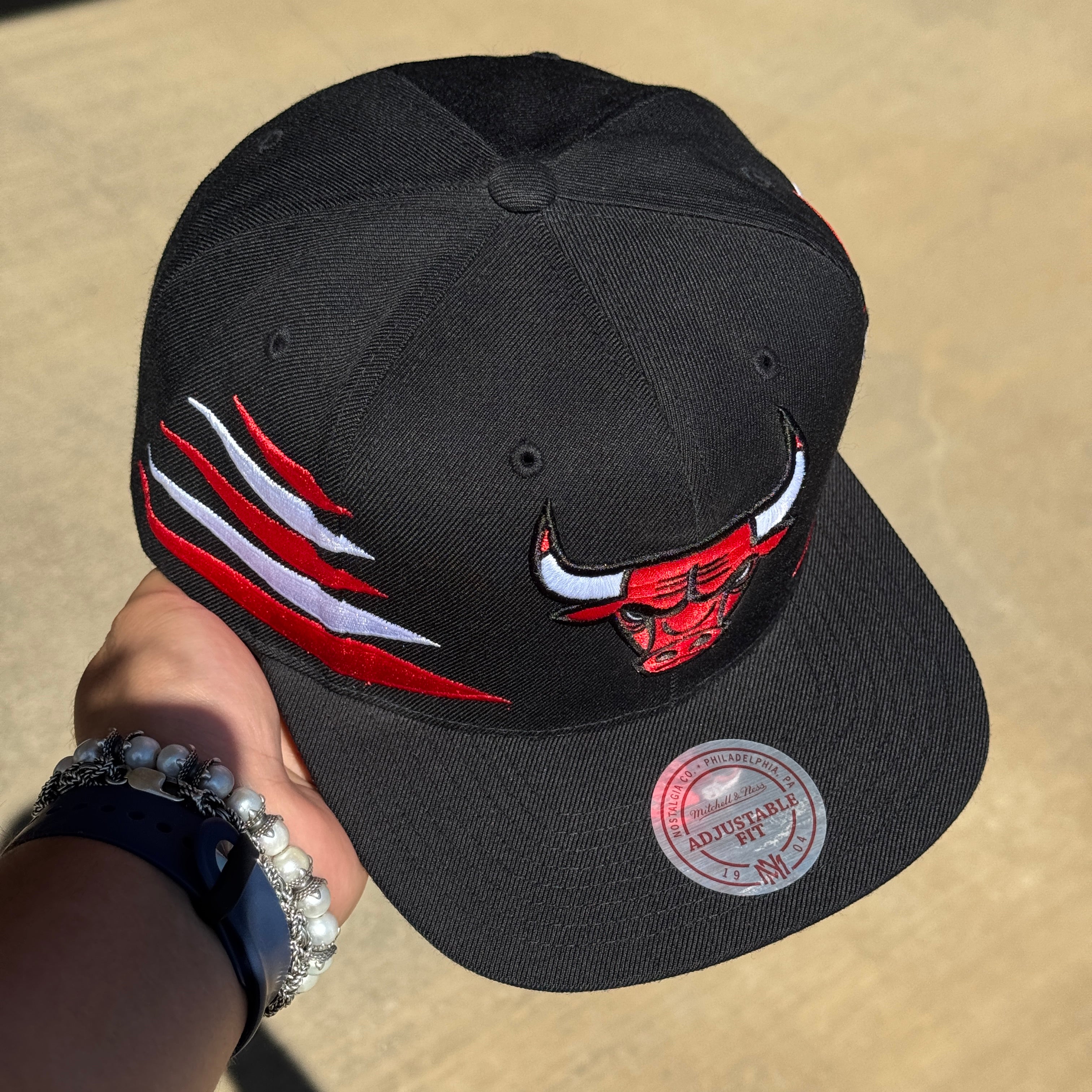 NWT Black Chicago Bulls Throwback Vintage Look Adjustable Snapback Mitchell & Ness