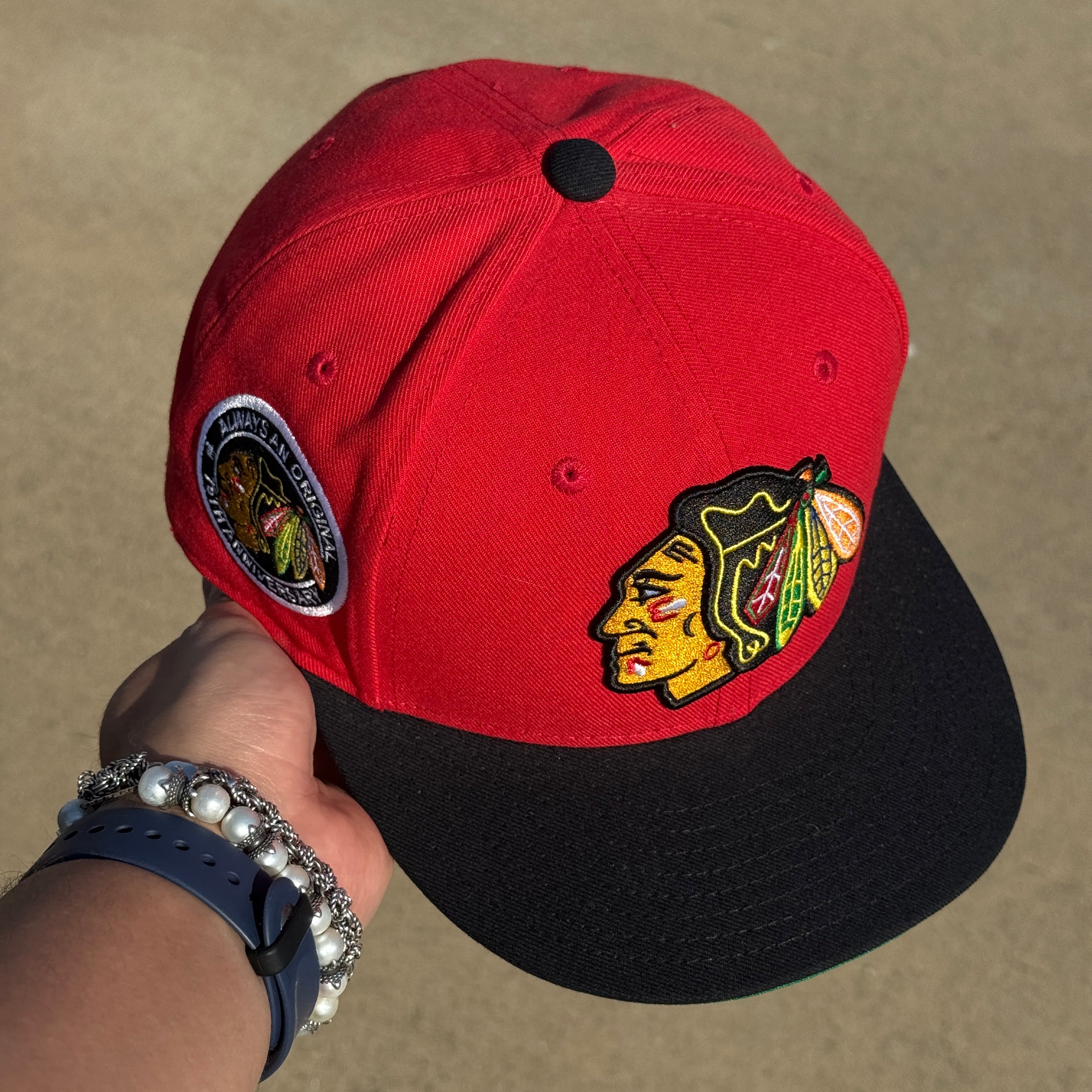 USED 1/8 Red Chicago Blackhawks 75th Anniversary Mitchell & Ness Fitted Hat Cap