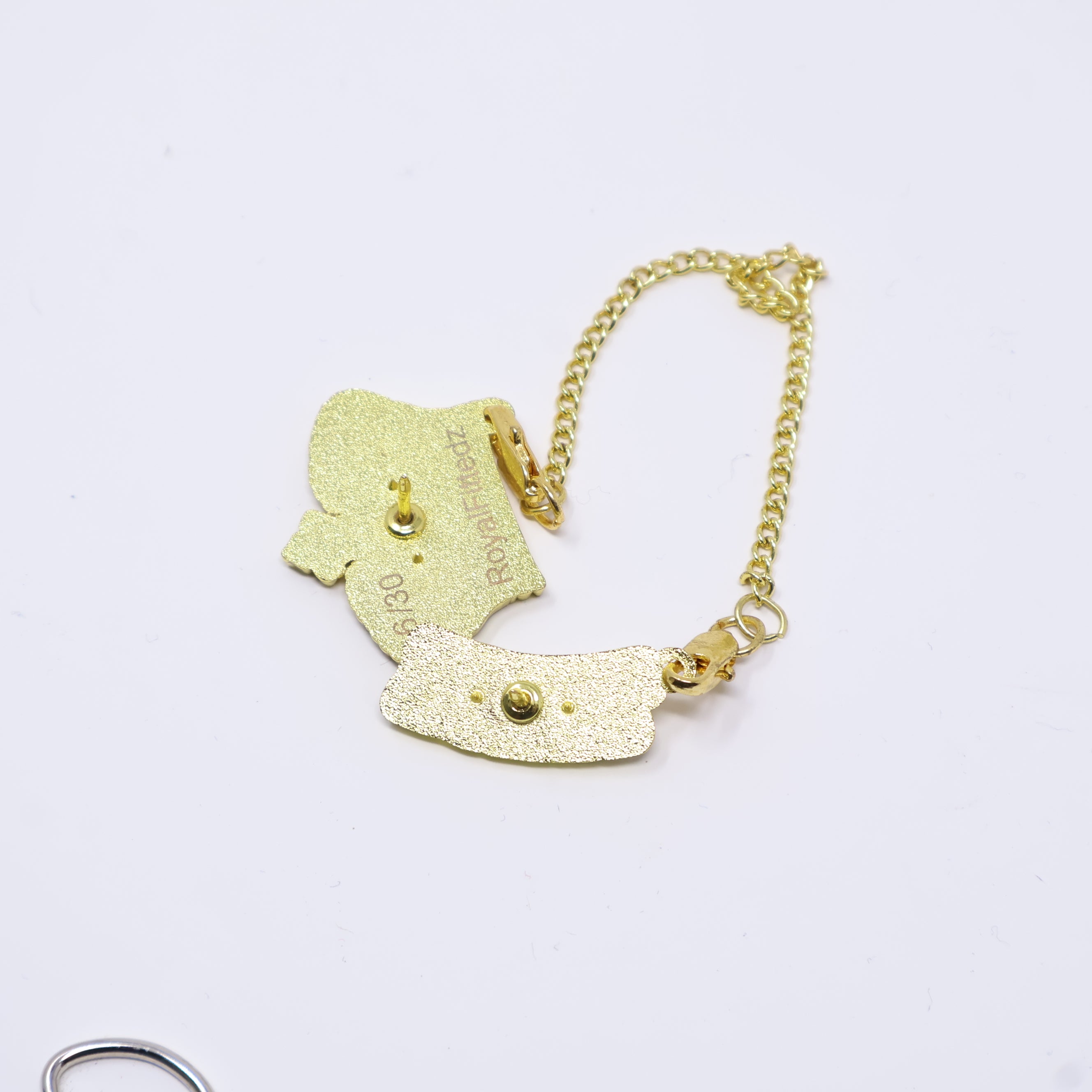 Royal Fitted Gold Chain Pin