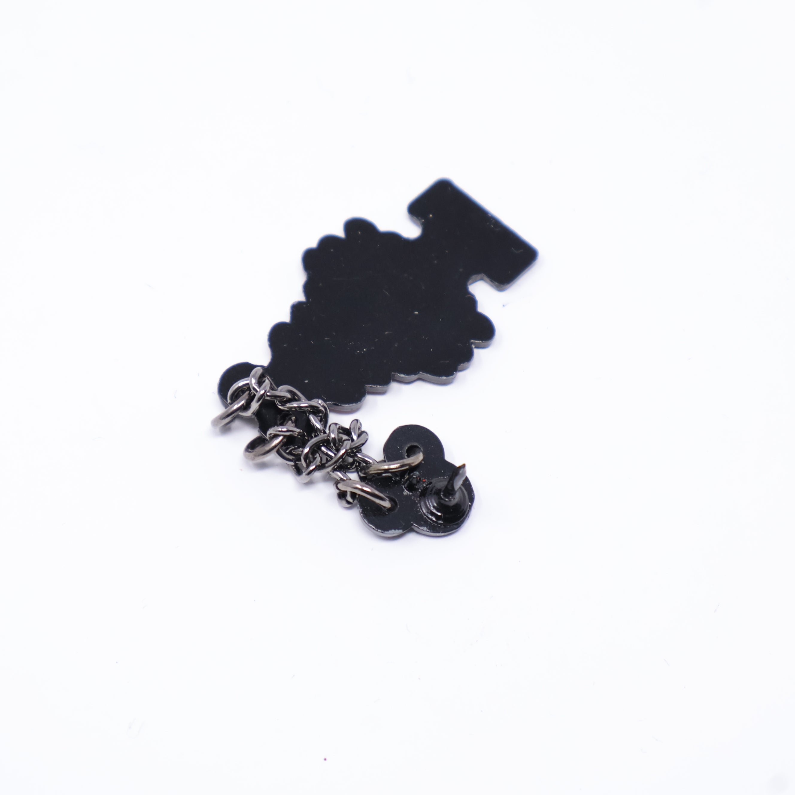 Chonchis x Corat Chain Pin