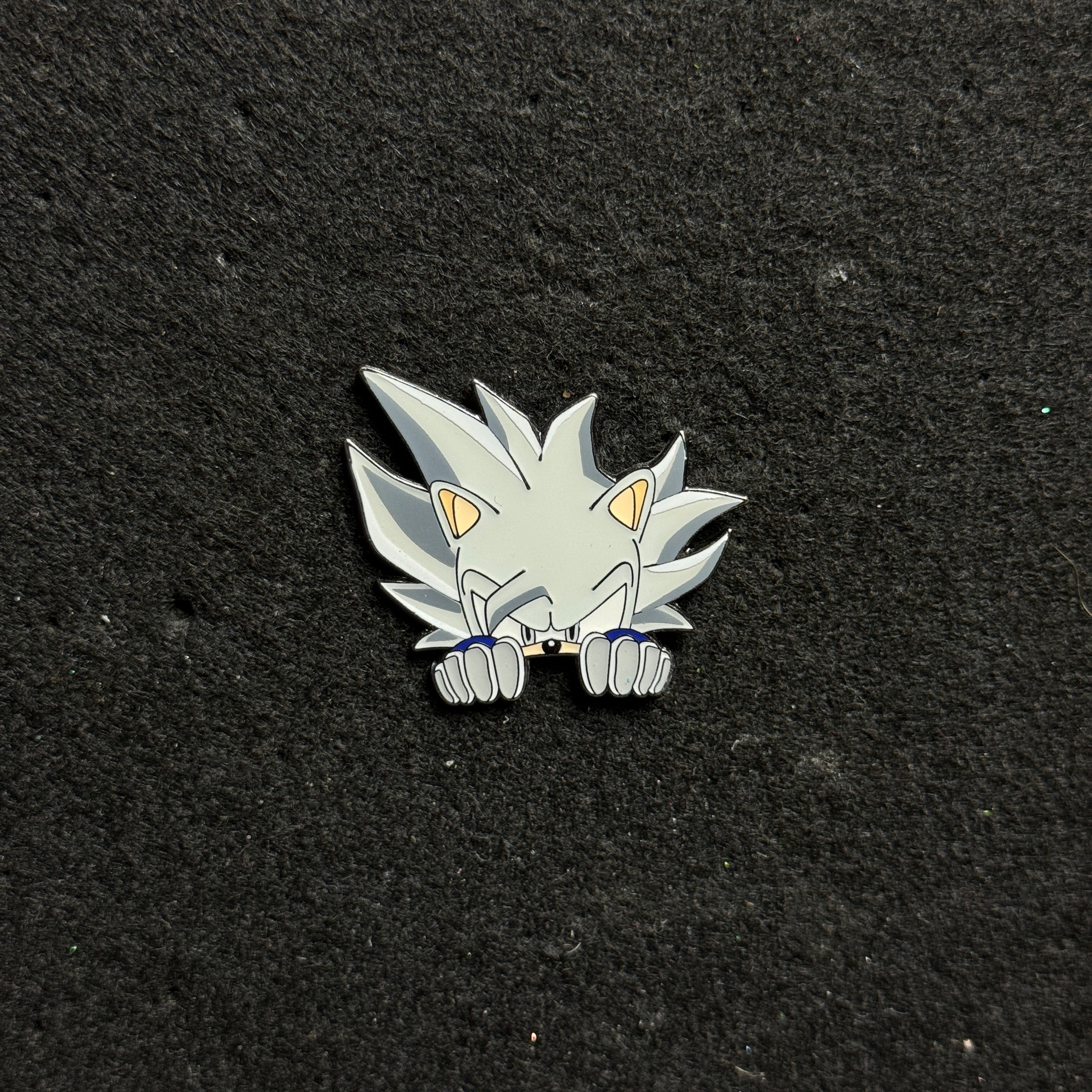 Gray Ultra Instinct Goku Peeker Pin