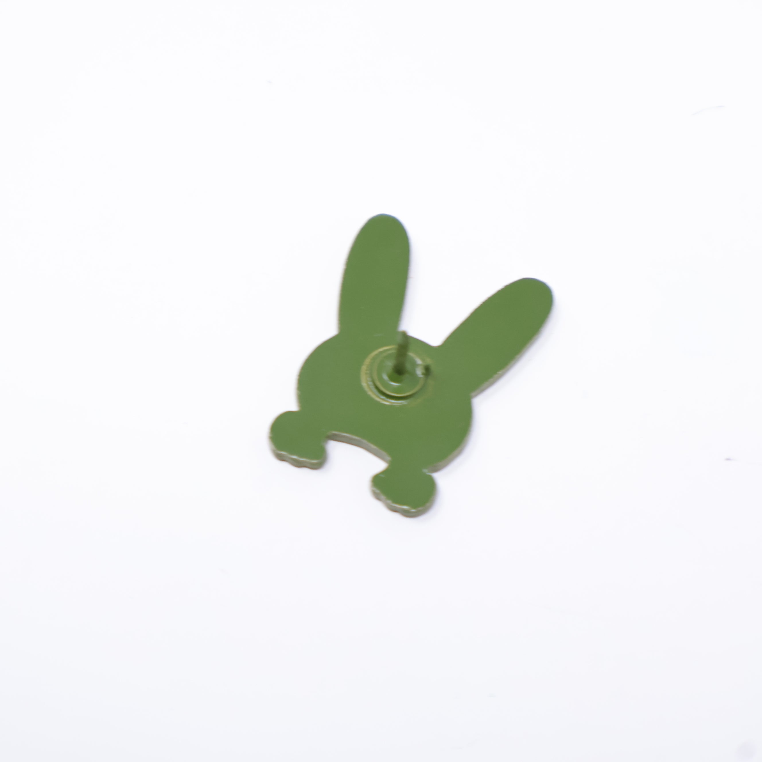 Gold Glitter Green Plating Bunny Peeker Pin