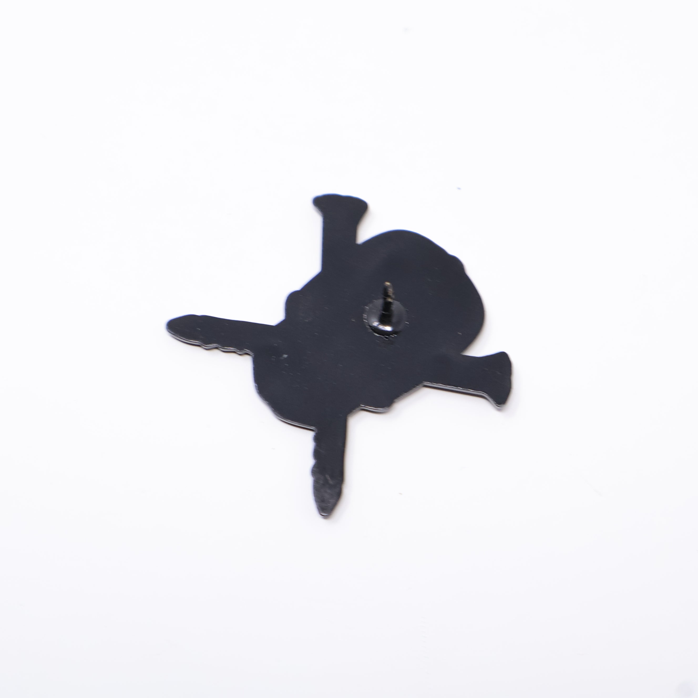 TXFitted Skull Screws Graphic Pin (GITD)