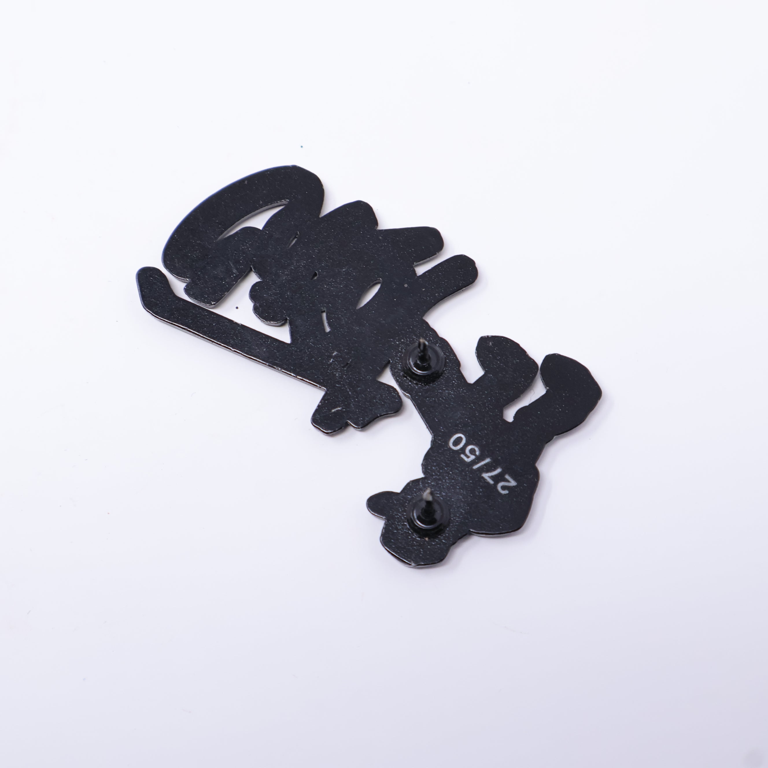 Corat Gray Graffiti Spray Graphic Pin