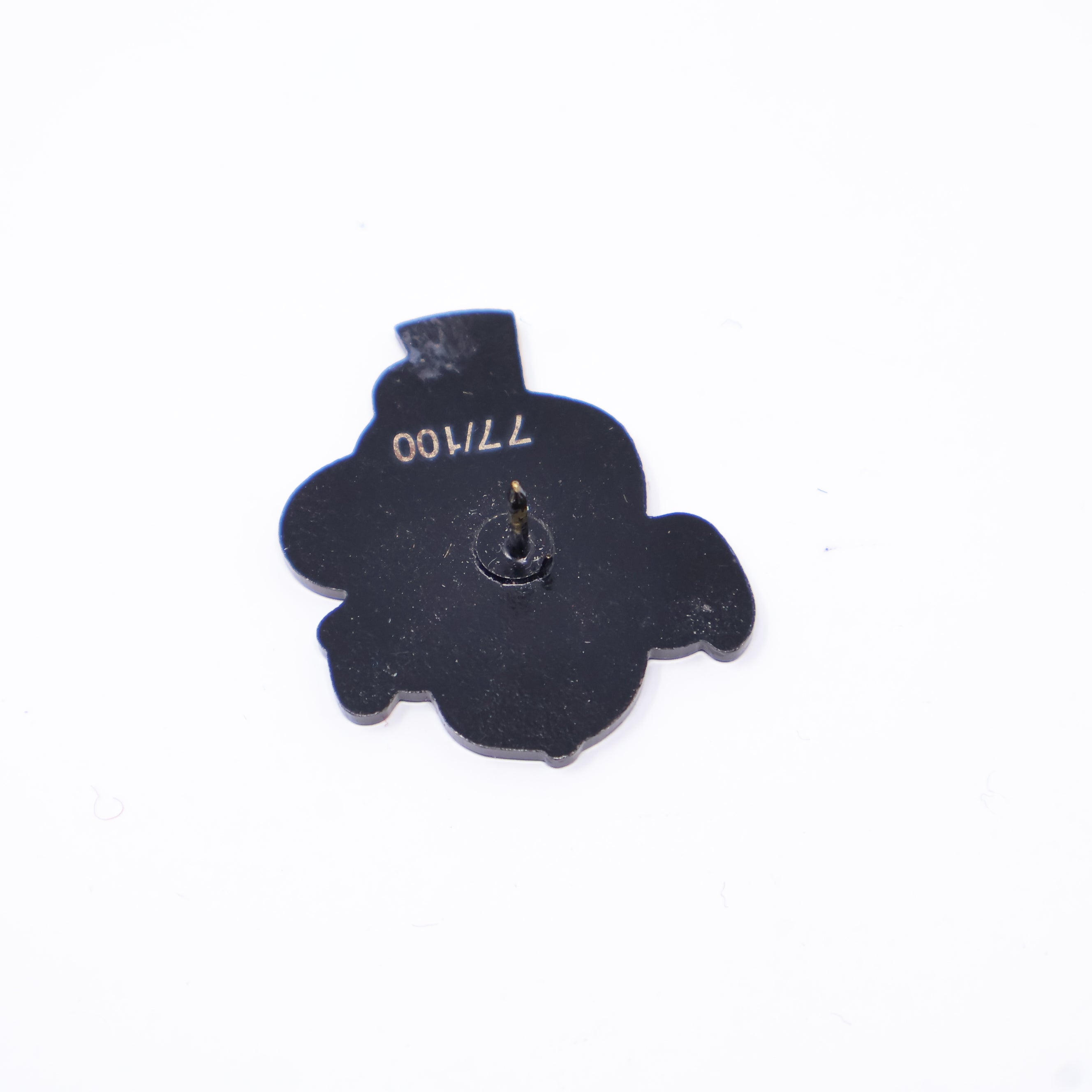Giraffe Graphic Pin