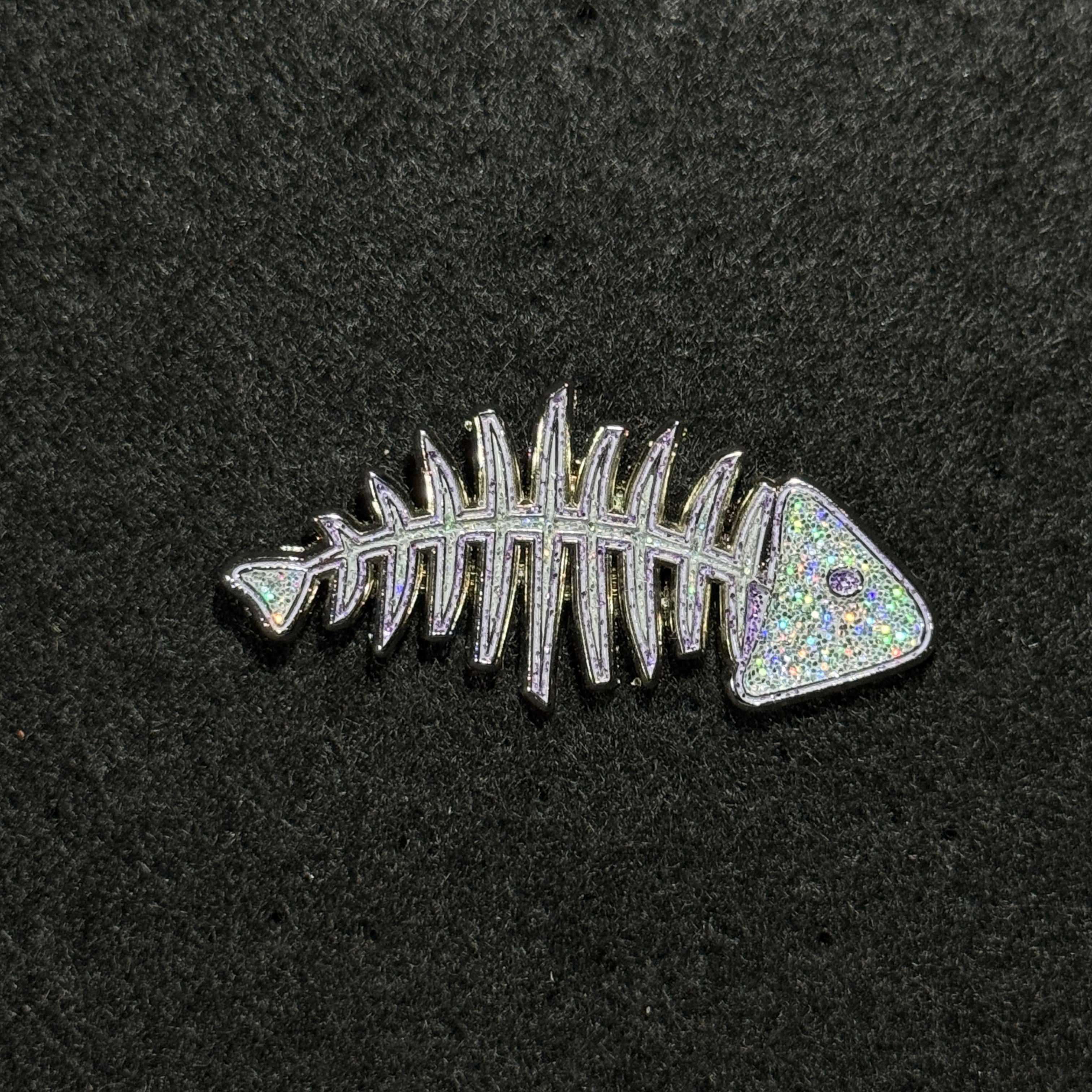 Fishbones Silver Plating / Purple Graphic Pin