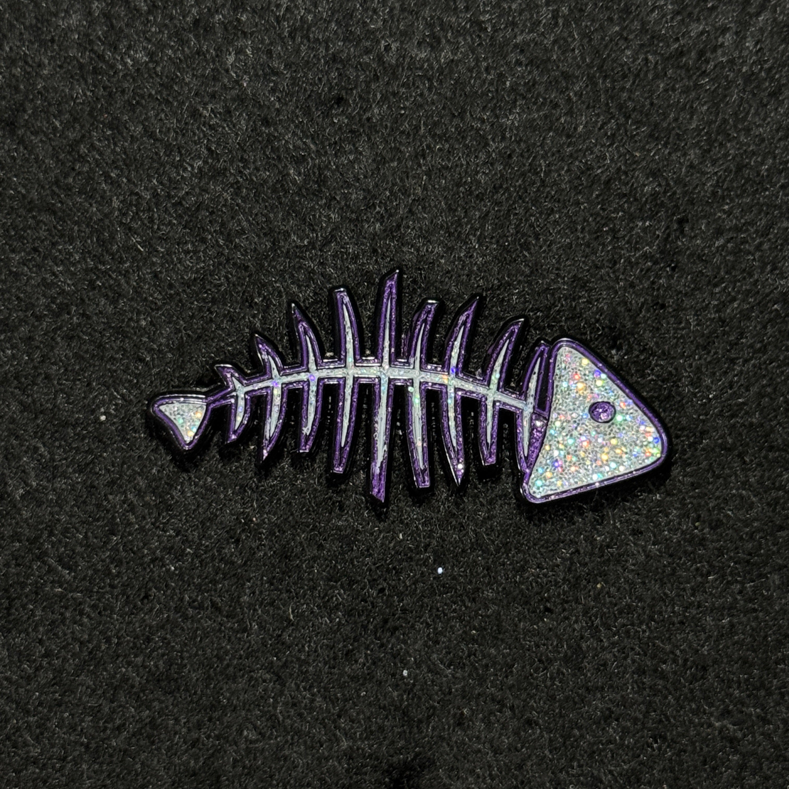 Fishbones Black Plating / Silver Glitter Graphic Pin