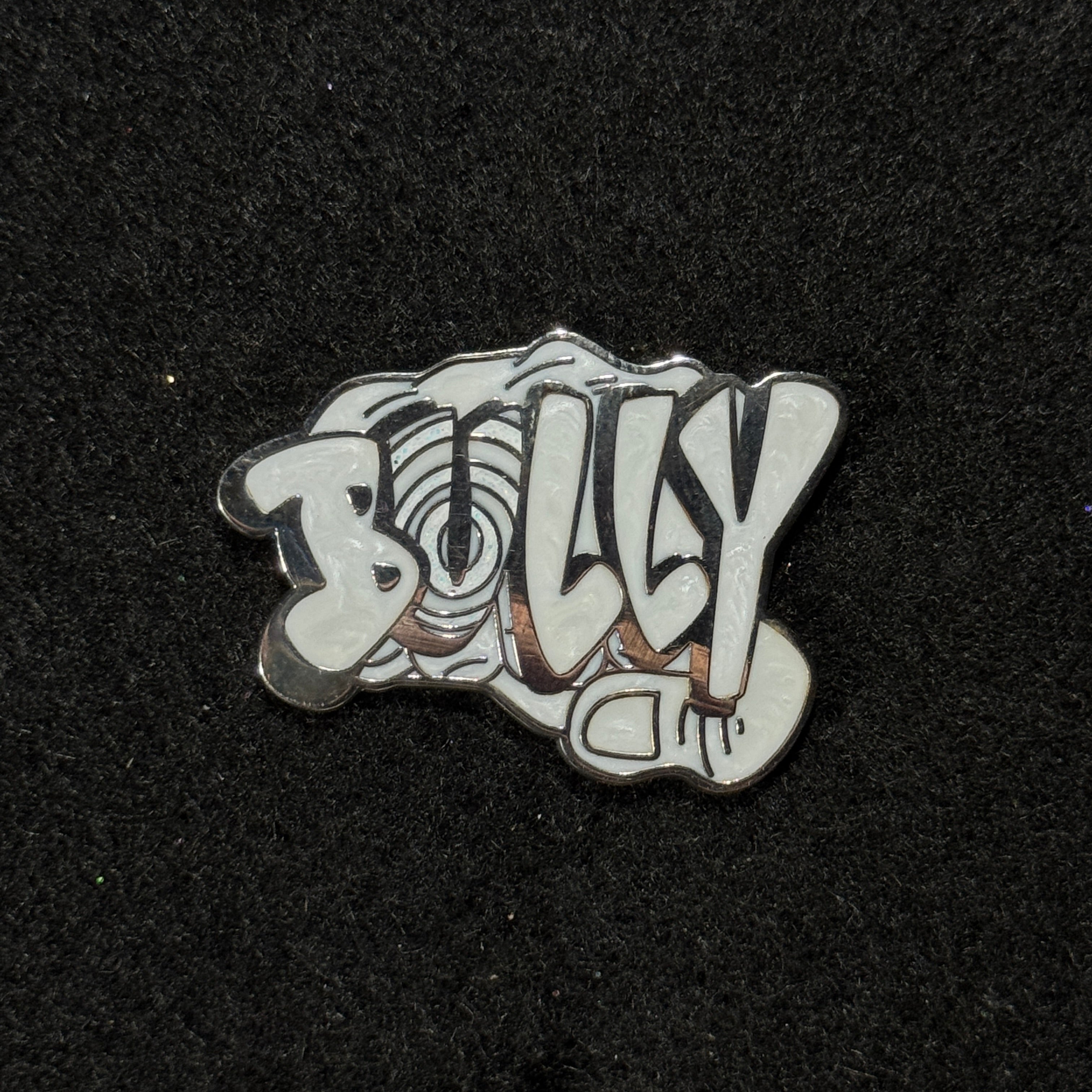 BULLY Silver Plating / White Graphic Pin