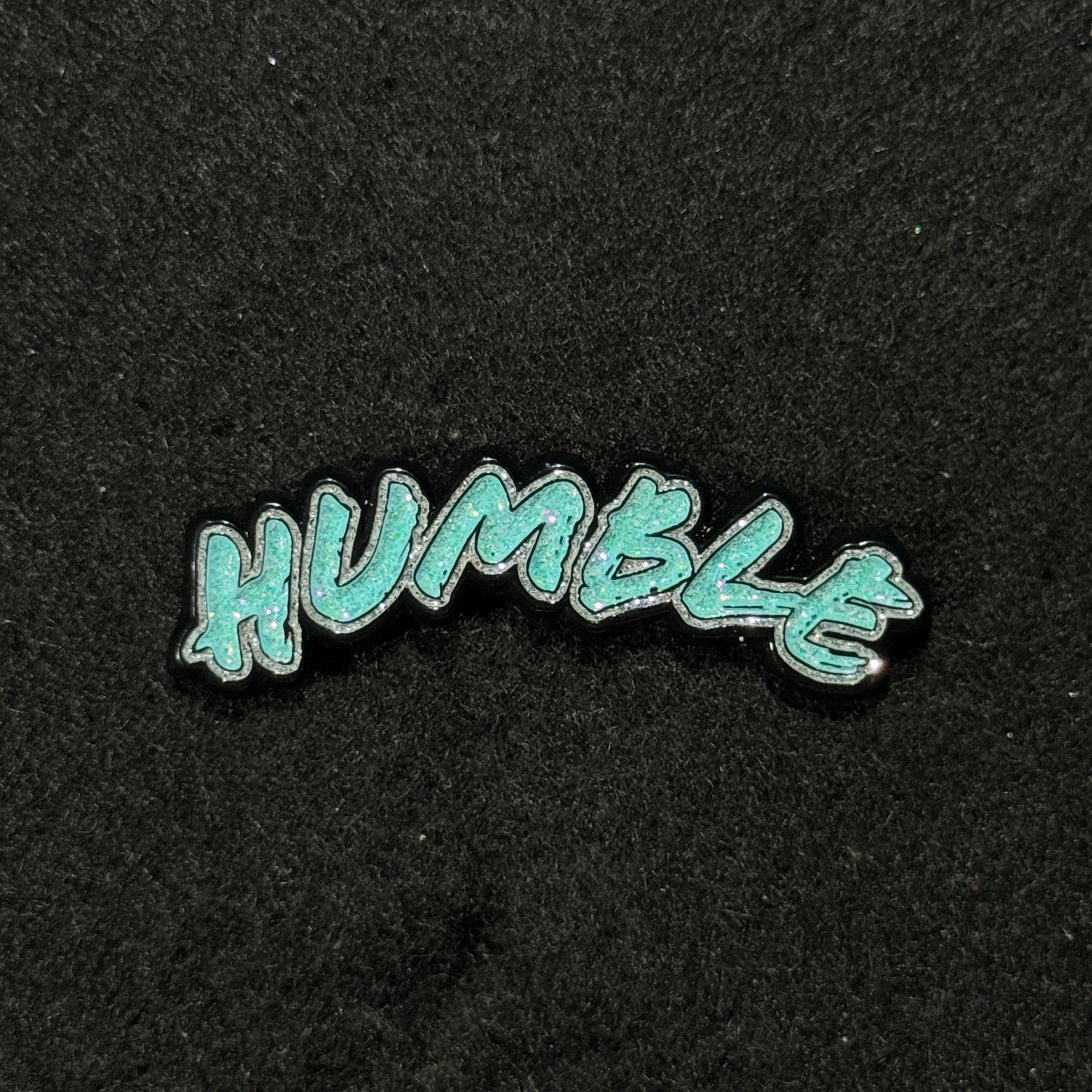 Humble Black Plating / Icy blue Script Pin