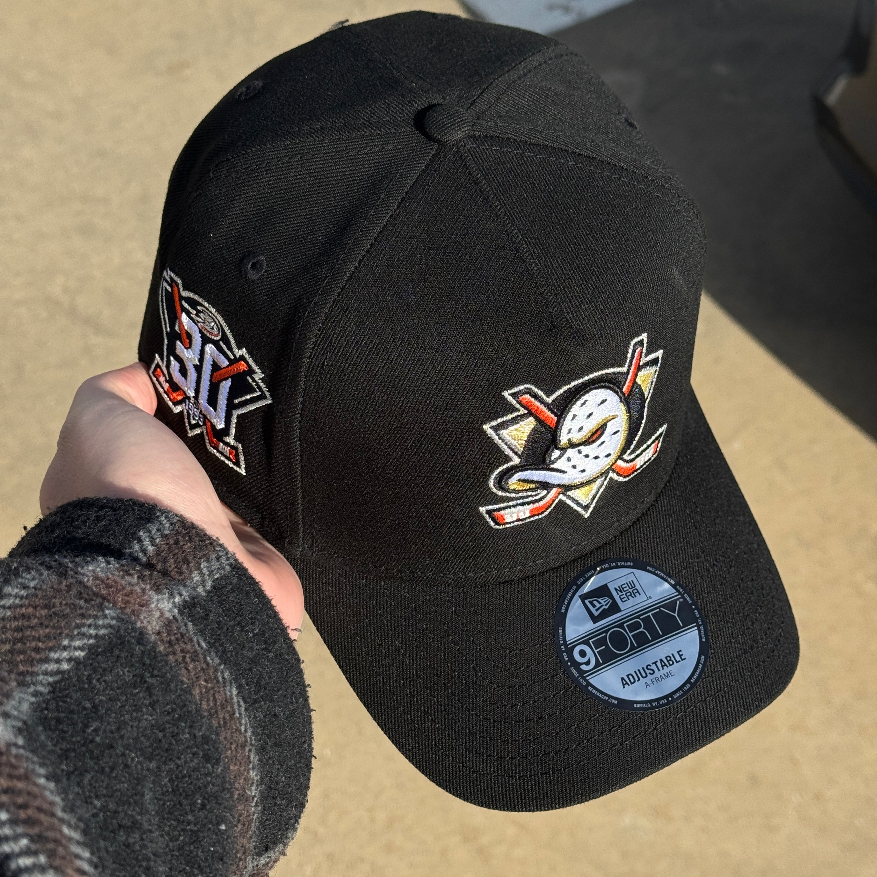 NWT Black Anaheim Ducks 30th Anniversary NHL 9Forty New Era Adjustable Snapback Hat