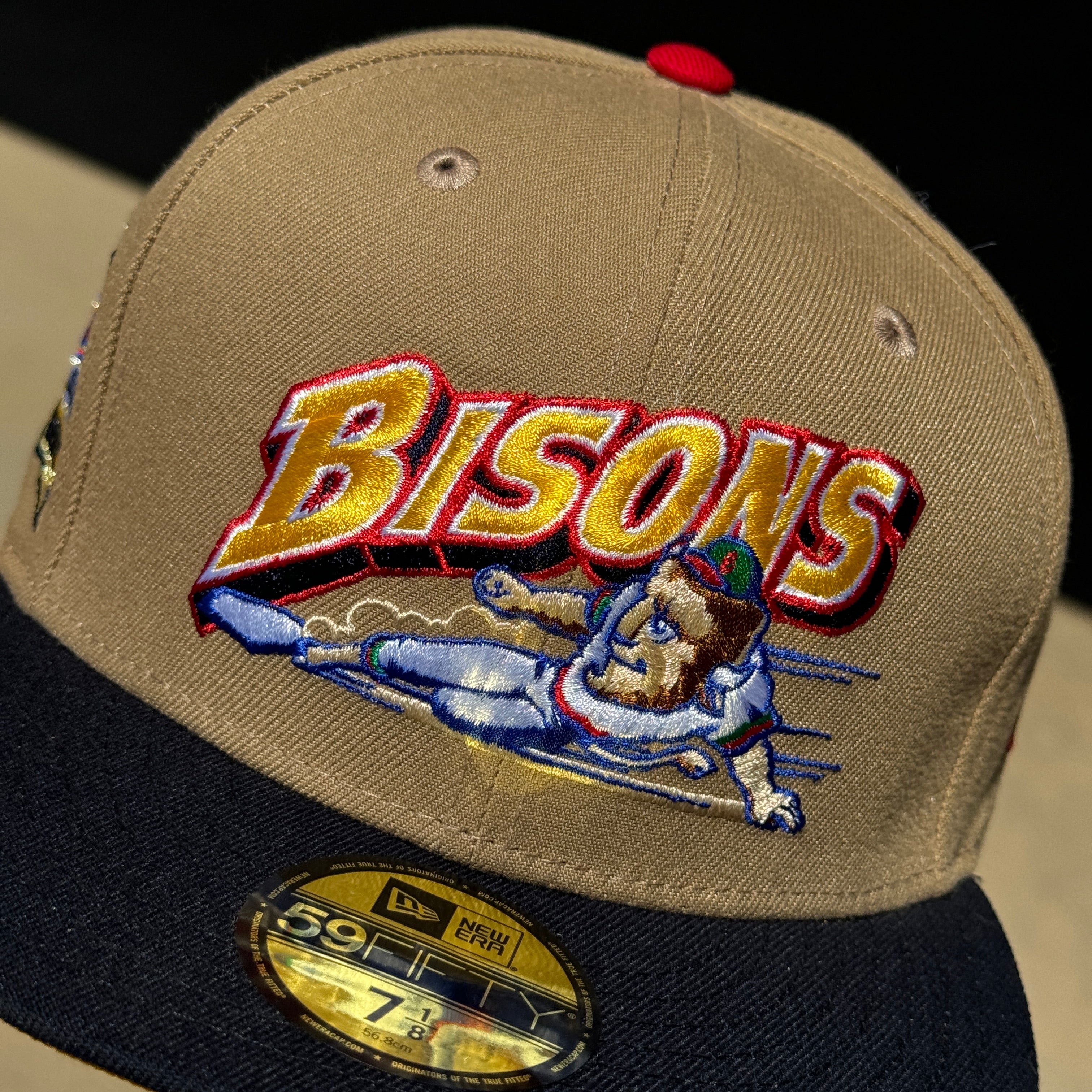 Bisons hot fitted hat 7 1/8