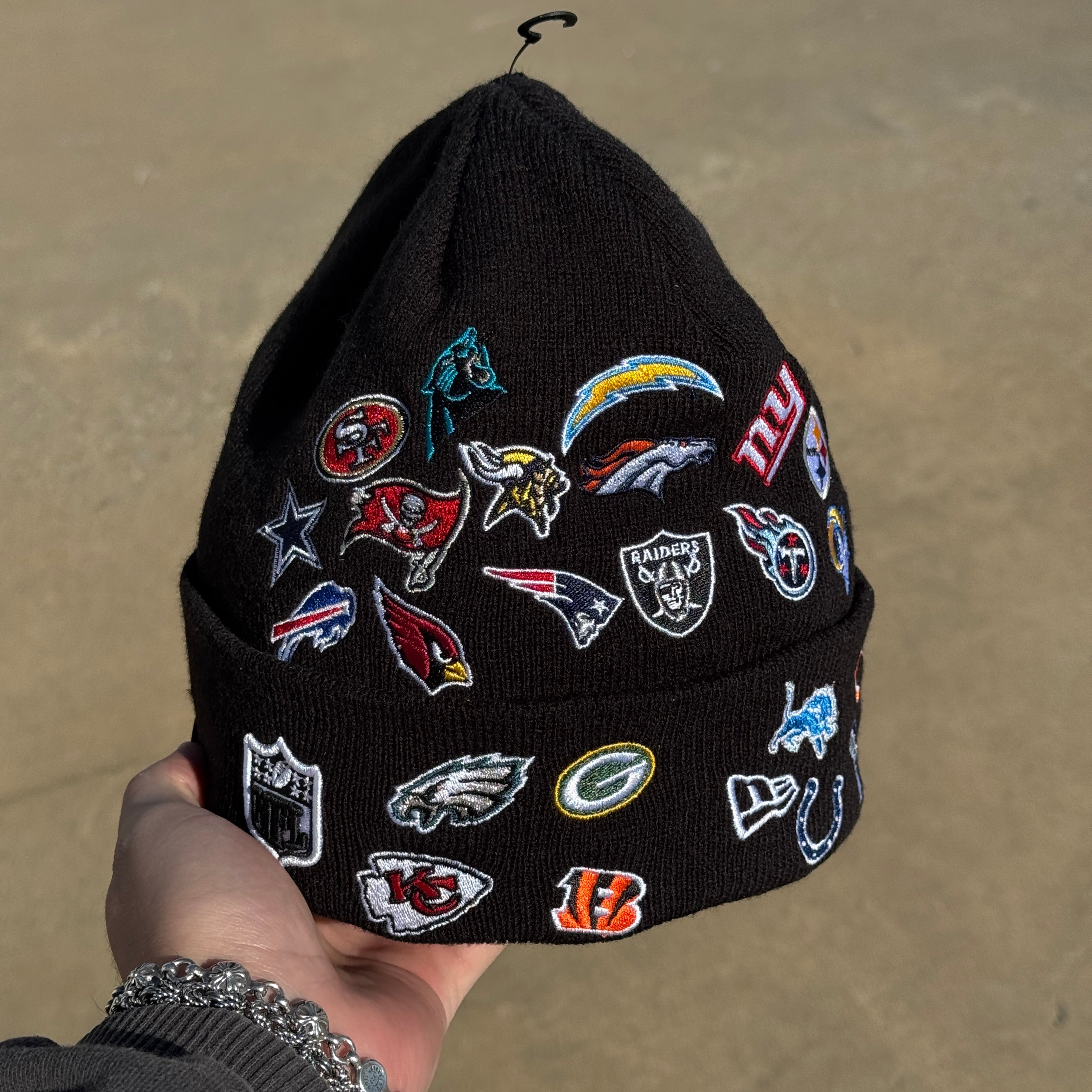 NWT NFL Logos Black Beanie New Era Unisex Mens Womens Ski Cap Warm Knit