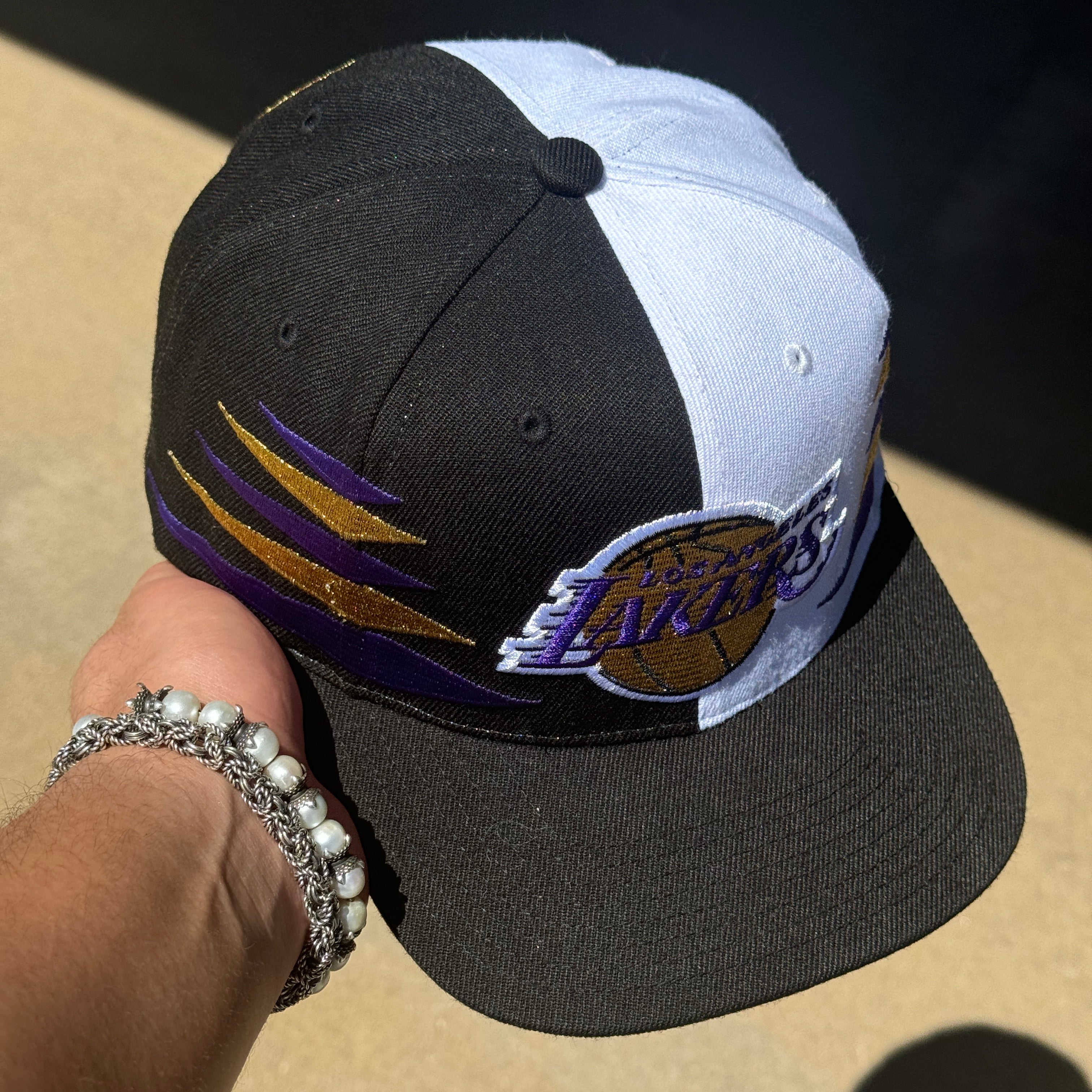 USED Black White Los Angeles Lakers Throwback Vintage Mitchell and Ness Adjustable