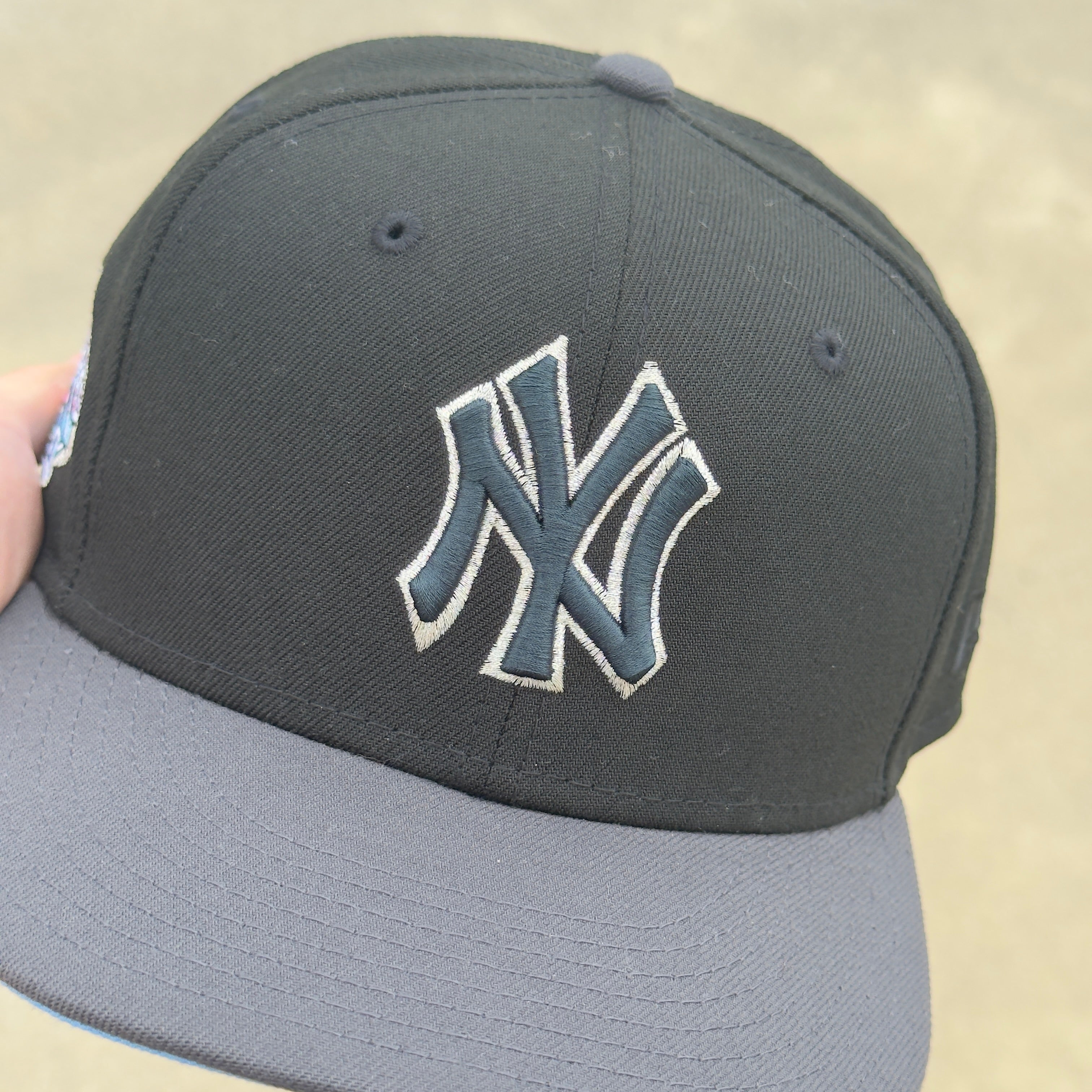 7 5/8 USED Black New York Yankees 2003 World Series 59fifty New Era Fitted Hat Cap
