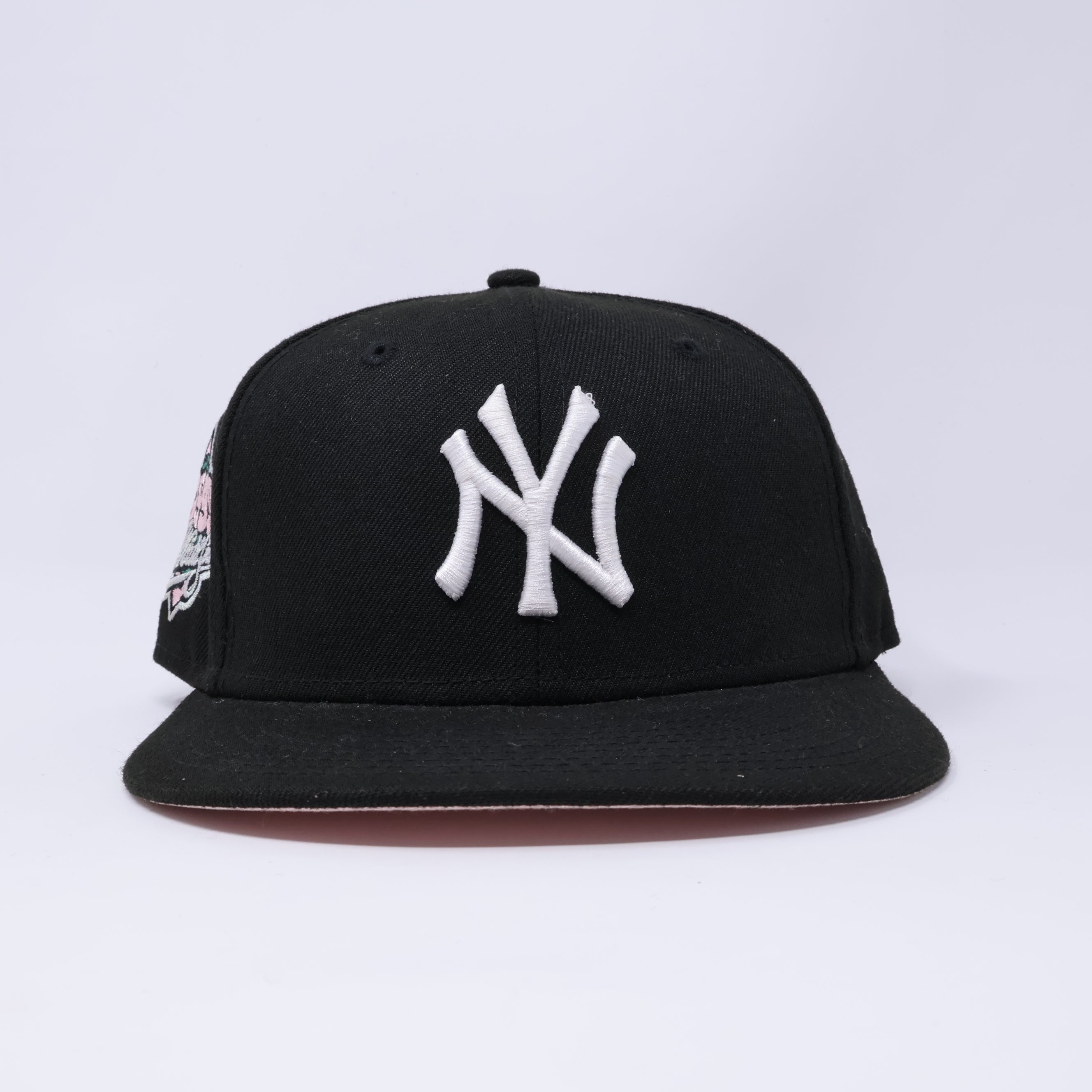 USED 7 Black New York Yankees 1999 World Series 59fifty New Era Fitted Hat Cap