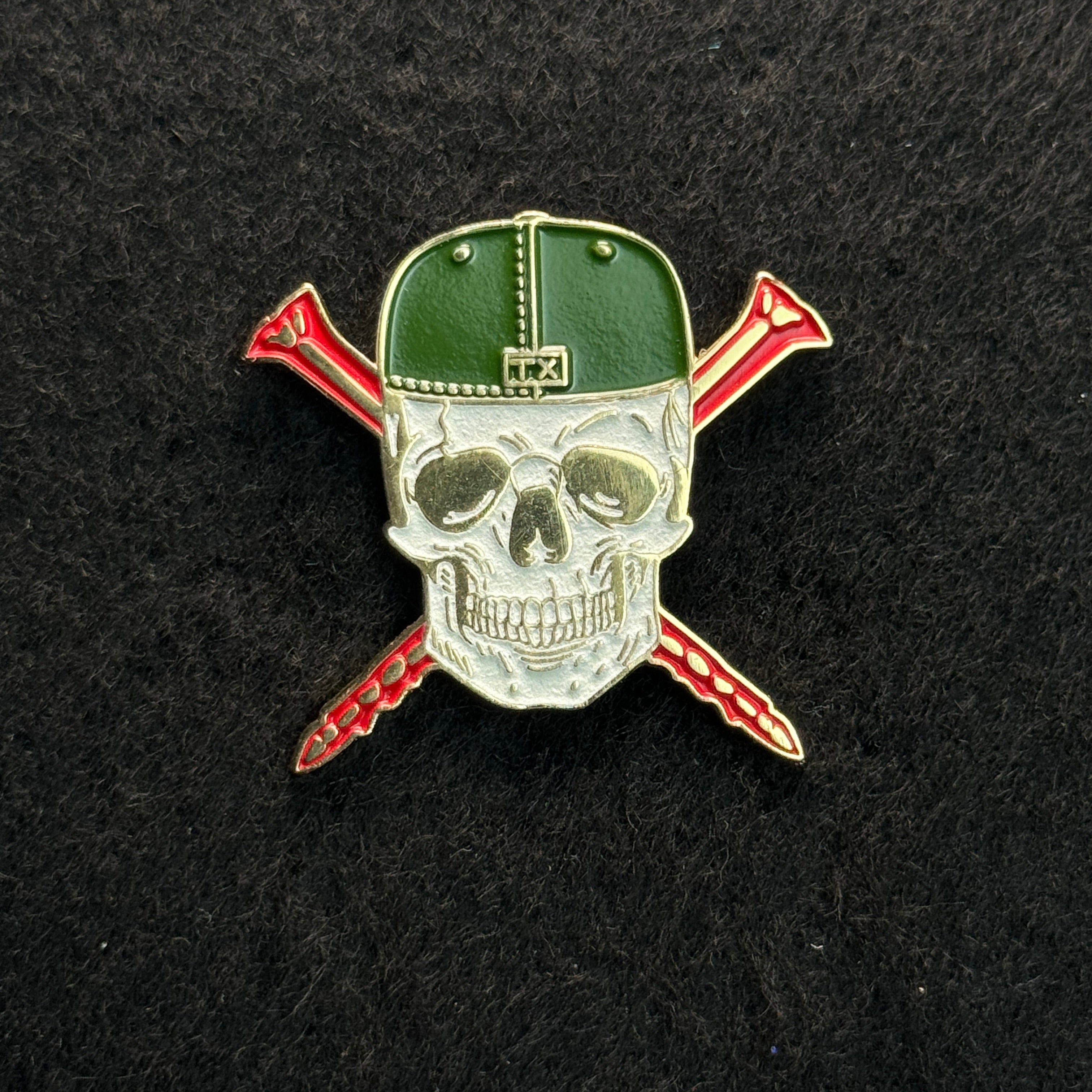 TXFitted Skull Screws Green Cap Red Screws Gold Plating Graphic Pin (GITD)